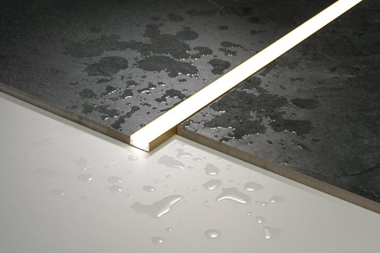 Oprawa liniowa LED IP68 AQU złota 4500K 2,5m