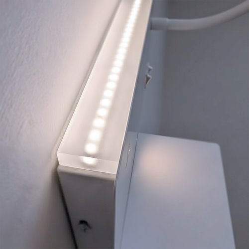 Lampa nocna z półką 14cm i reflektorem LED prawa biała