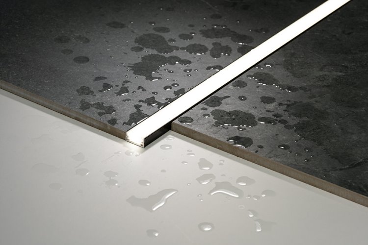 Oprawa liniowa LED IP68 AQU czarna 4000K 2,5m