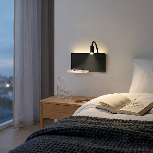 Lampa nocna z półką 14cm i reflektorem LED 4W czarna