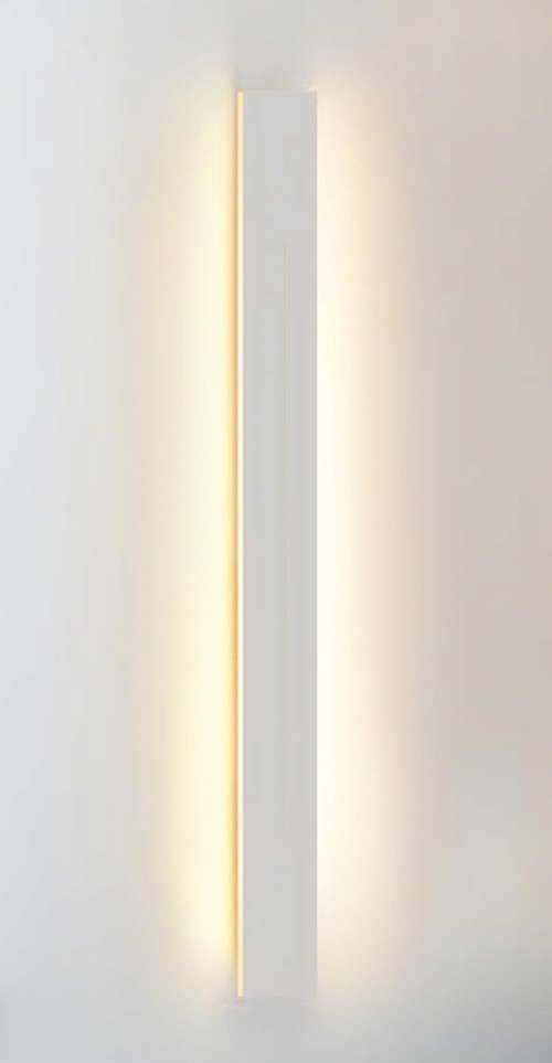 liniowa lampa elewacyjna biala