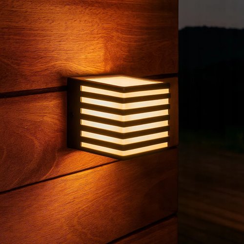 lampa elewacyjna czarna