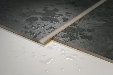 Oprawa liniowa LED IP68 AQU złota 3000K 1,5m