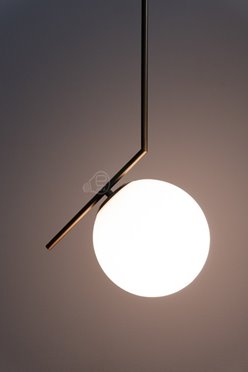 Złota lampa wisząca PELOTA 1xE27 z białą kulą