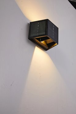Kinkiet LED solarny góra-dół CUBE IP54 50lm 3000K czarny