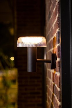 Lampa elewacyjna Solarna Suntis z okrągłym kloszem