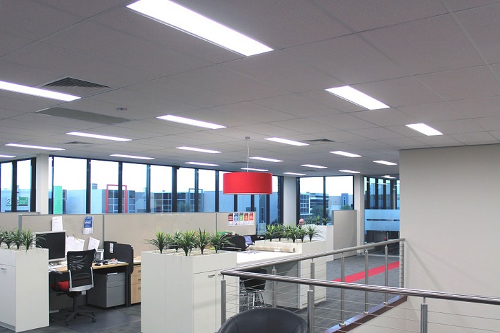 Read more about the article Lampy do biura – jakie oświetlenie biurowe wybrać?